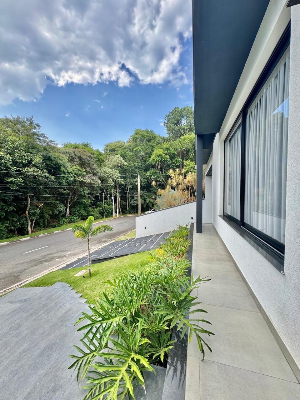 ✨ Viva no melhor de Arujá. ✅ 5 suítes | 431 m² construídos | R$ 5.000.000 📲 Agende sua visita com a Next Empreendimentos