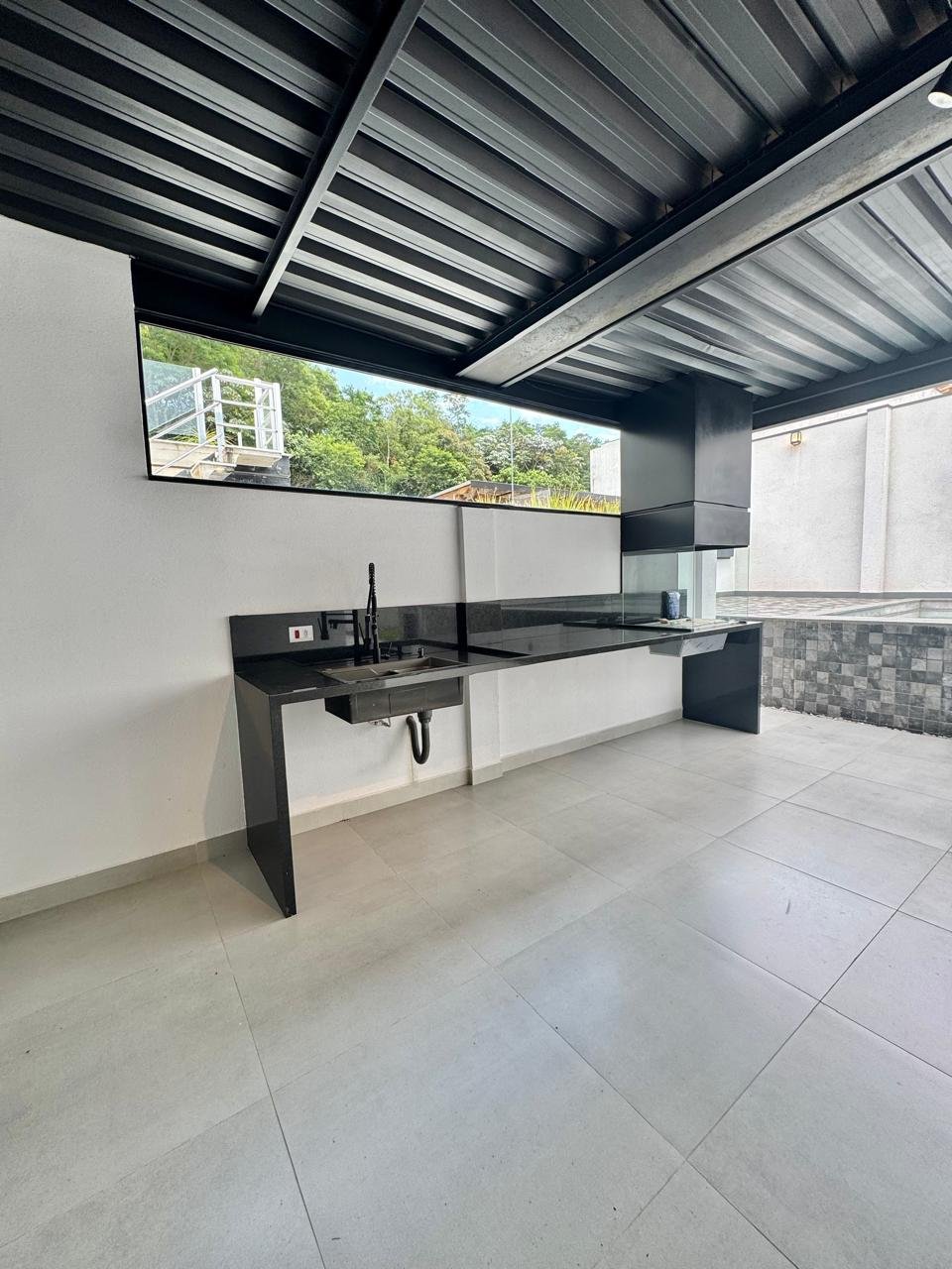 Ideal para reunir família e amigos com estilo e praticidade