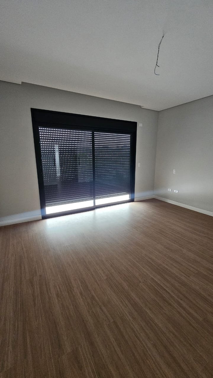 🛌 São 4 suítes no total – espaçosas, confortáveis e bem ventiladas