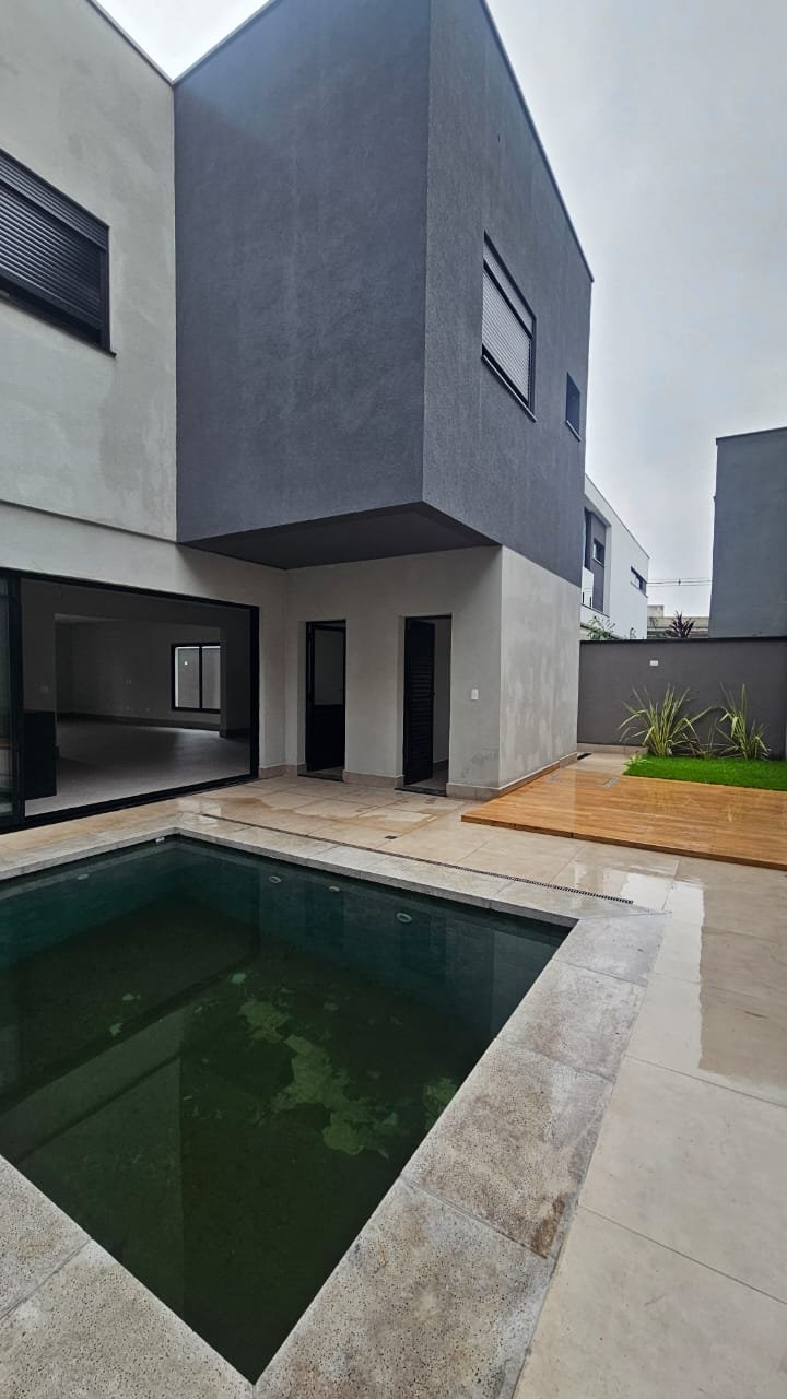 🏊 Piscina com banheiro de apoio. Lazer garantido sem sair de casa