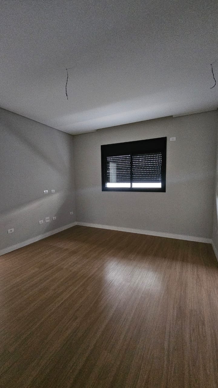 🛌 São 4 suítes no total – espaçosas, confortáveis e bem ventiladas