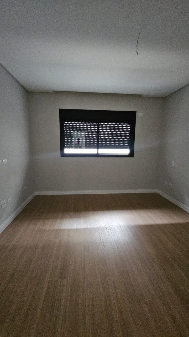 🛌 São 4 suítes no total – espaçosas, confortáveis e bem ventiladas