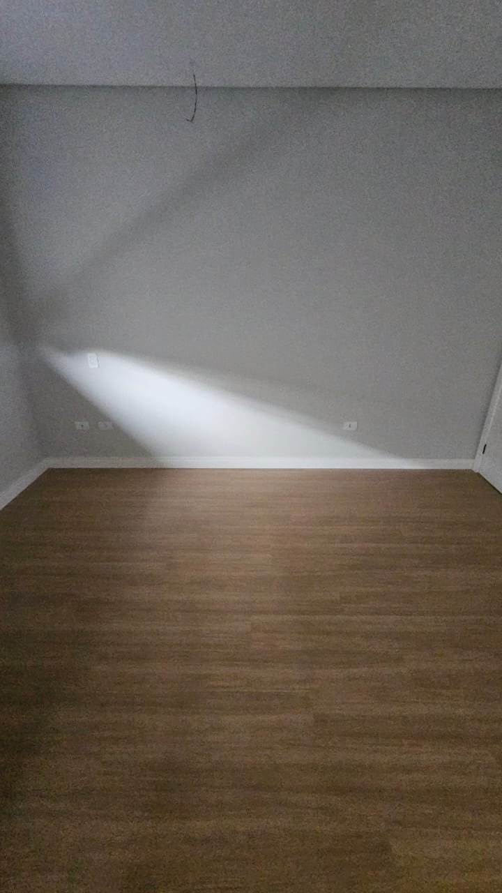 🛌 São 4 suítes no total – espaçosas, confortáveis e bem ventiladas
