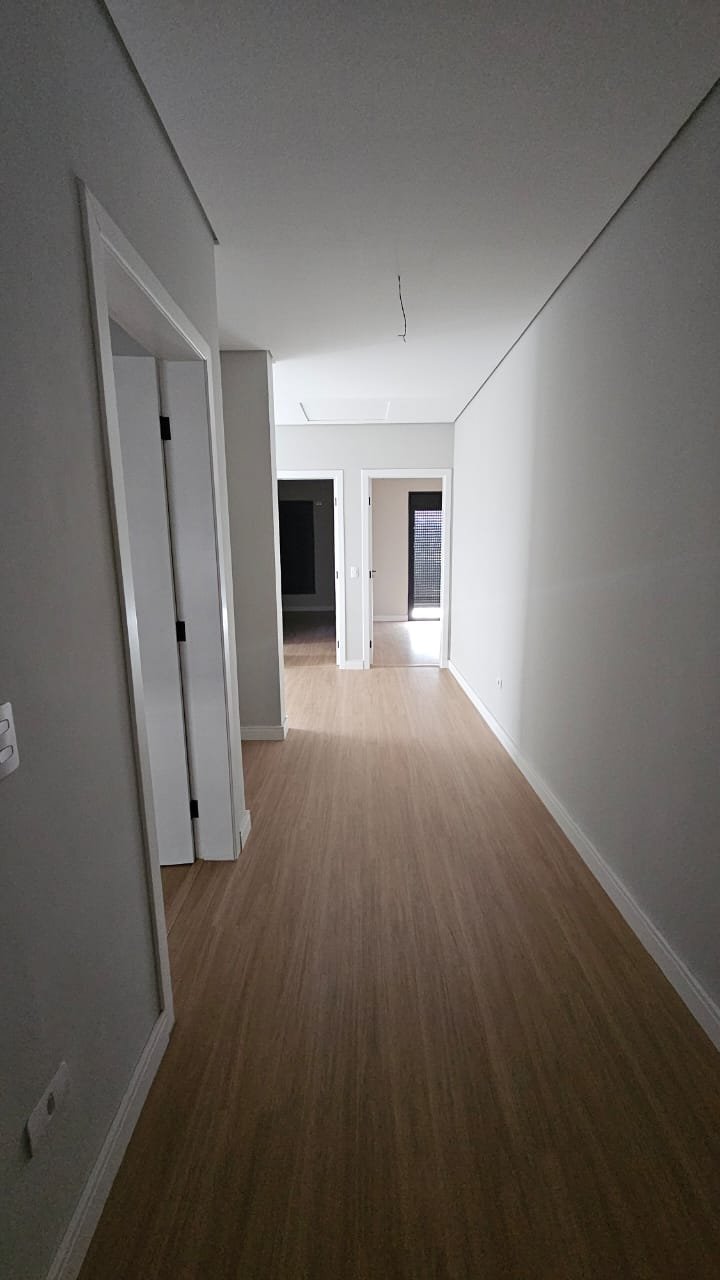 🛋️ Ambientes integrados, amplos e iluminados naturalmente. Conforto e elegância